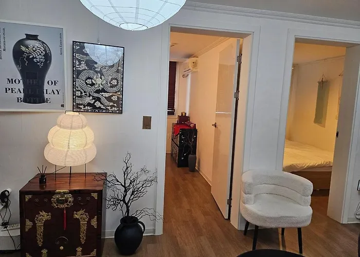 8 Minutes Away From Chungmuro Station, 5박이상 조식, 명동근처 Hill Location Apartamento Seúl