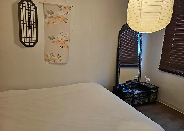 8 Minutes Away From Chungmuro Station, 5박이상 조식, 명동근처 Hill Location *