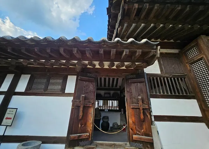 8 Minutes Away From Chungmuro Station, 5박이상 조식, 명동근처 Hill Location * Seúl
