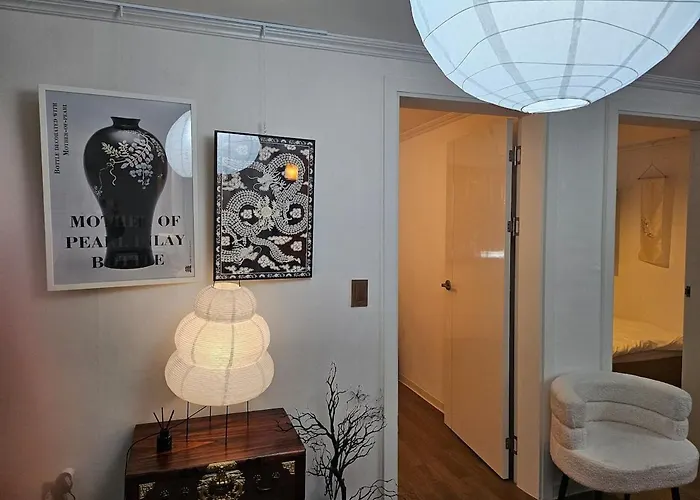 8 Minutes Away From Chungmuro Station, 5박이상 조식, 명동근처 Hill Location