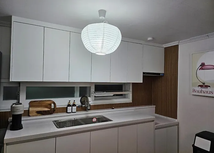 8 Minutes Away From Chungmuro Station, 5박이상 조식, 명동근처 Hill Location Apartamento *