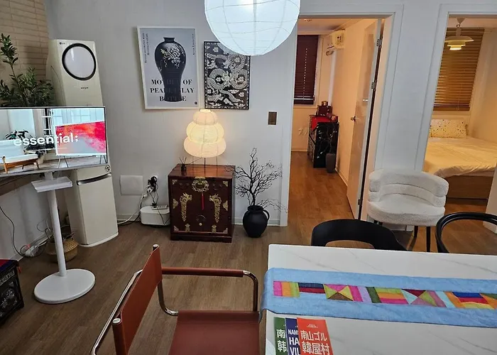 8 Minutes Away From Chungmuro Station, 5박이상 조식, 명동근처 Hill Location Apartamento Seúl
