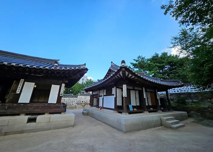 8 Minutes Away From Chungmuro Station, 5박이상 조식, 명동근처 Hill Location Seúl