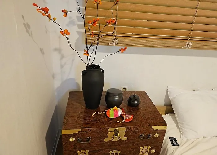 8 Minutes Away From Chungmuro Station, 5박이상 조식, 명동근처 Hill Location