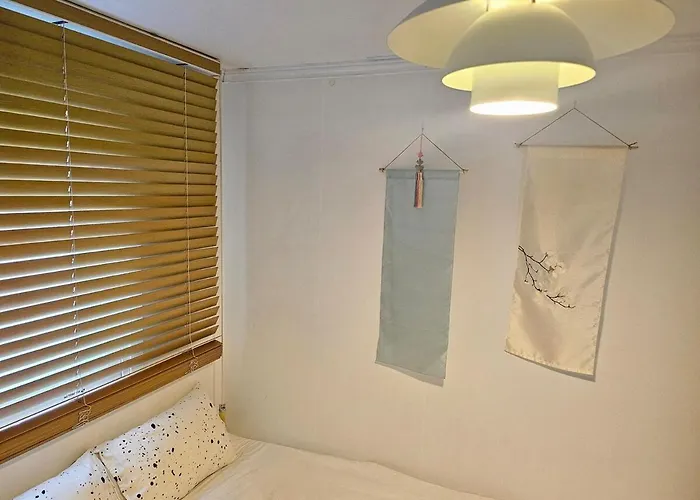 8 Minutes Away From Chungmuro Station, 5박이상 조식, 명동근처 Hill Location Apartamento Seúl