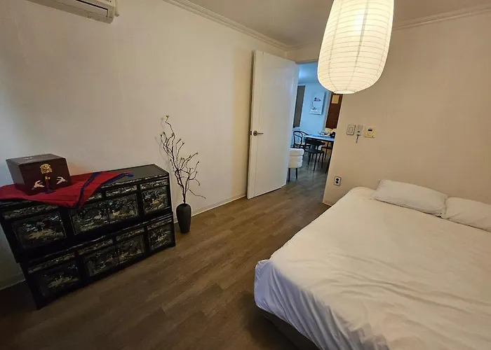 8 Minutes Away From Chungmuro Station, 5박이상 조식, 명동근처 Hill Location *