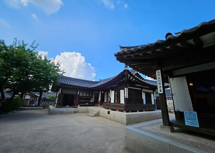 8 Minutes Away From Chungmuro Station, 5박이상 조식, 명동근처 Hill Location
