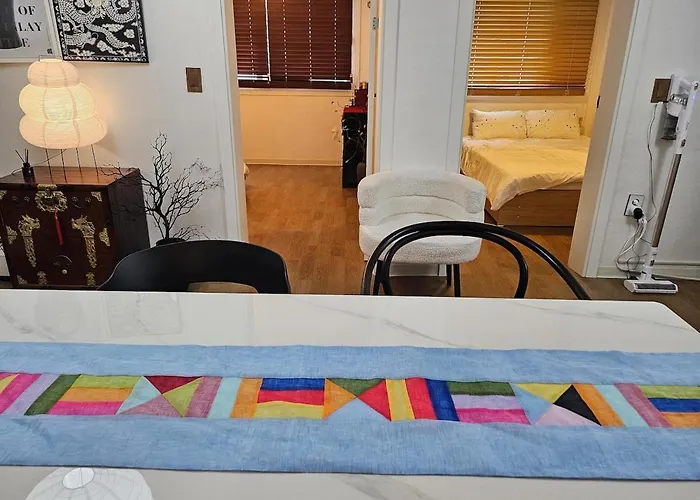 8 Minutes Away From Chungmuro Station, 5박이상 조식, 명동근처 Hill Location Apartamento Seúl