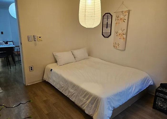 8 Minutes Away From Chungmuro Station, 5박이상 조식, 명동근처 Hill Location