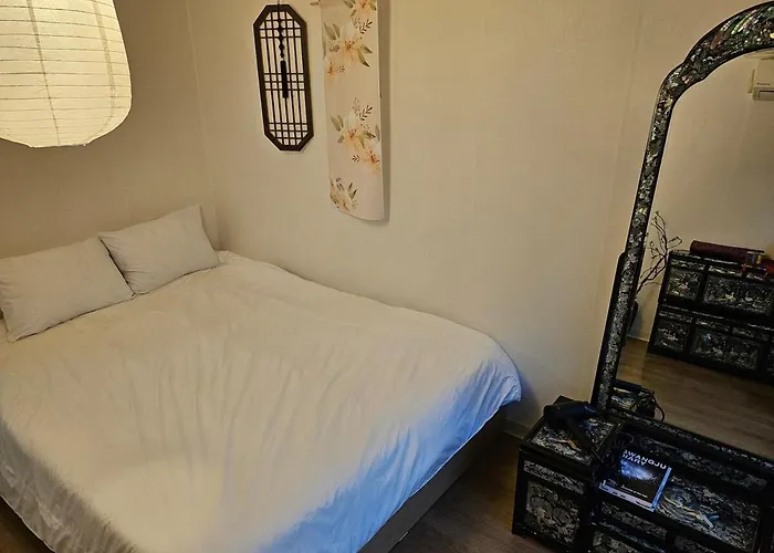 8 Minutes Away From Chungmuro Station, 5박이상 조식, 명동근처 Hill Location Apartamento