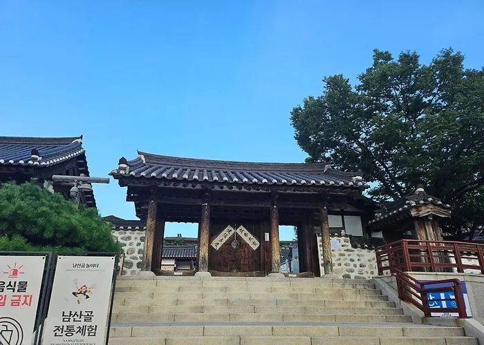 Apartamento 8 Minutes Away From Chungmuro Station, 5박이상 조식, 명동근처 Hill Location *