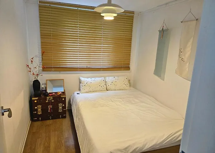 8 Minutes Away From Chungmuro Station, 5박이상 조식, 명동근처 Hill Location Apartamento Seúl