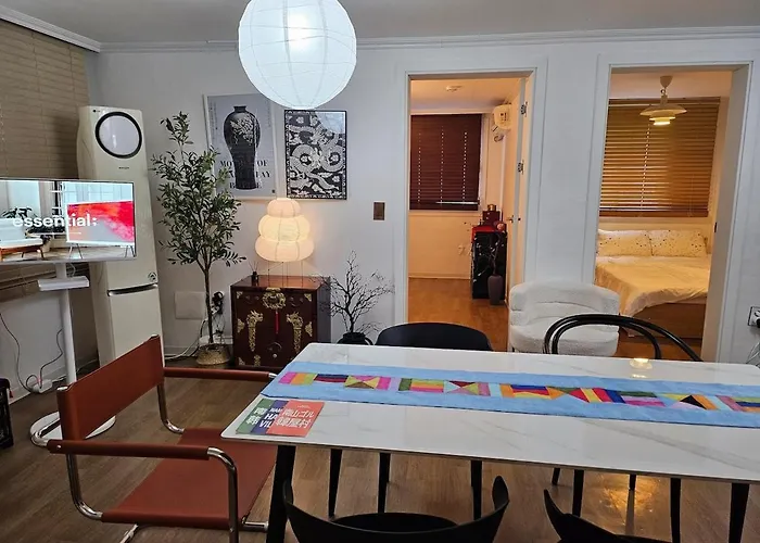 8 Minutes Away From Chungmuro Station, 5박이상 조식, 명동근처 Hill Location Apartamento