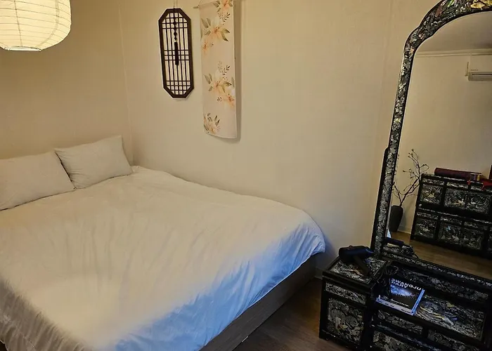 8 Minutes Away From Chungmuro Station, 5박이상 조식, 명동근처 Hill Location Apartamento Seúl