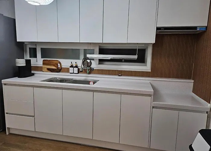 8 Minutes Away From Chungmuro Station, 5박이상 조식, 명동근처 Hill Location Apartamento