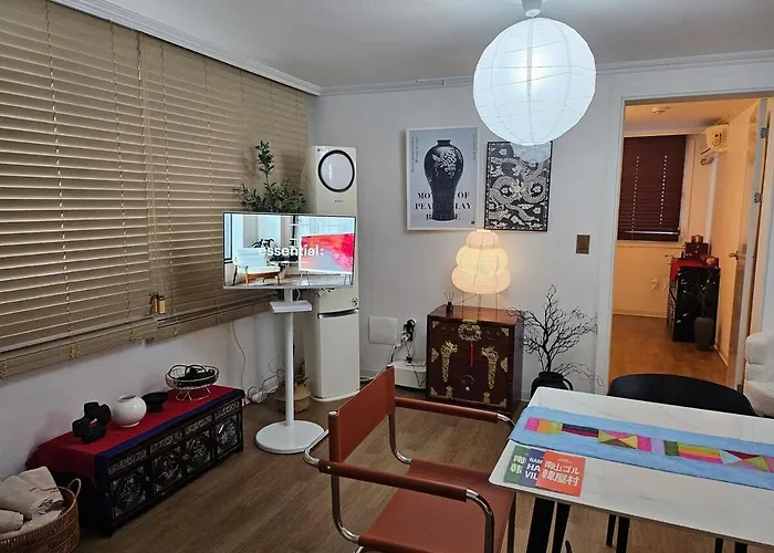 8 Minutes Away From Chungmuro Station, 5박이상 조식, 명동근처 Hill Location Apartamento *