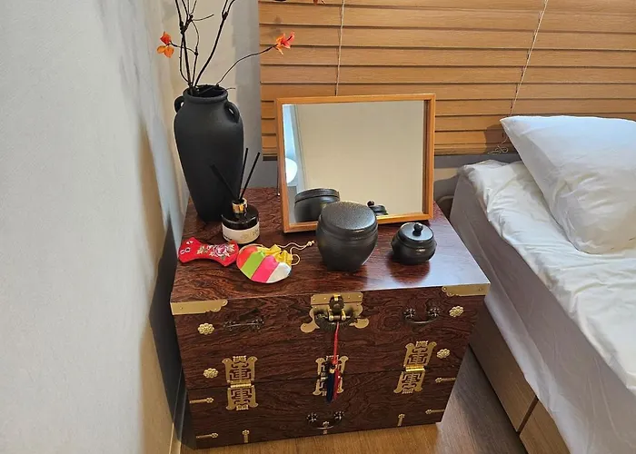 8 Minutes Away From Chungmuro Station, 5박이상 조식, 명동근처 Hill Location Apartamento Seúl