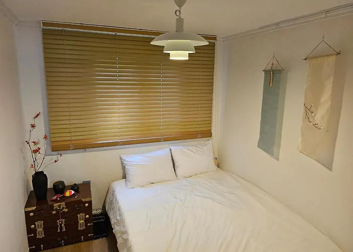 8 Minutes Away From Chungmuro Station, 5박이상 조식, 명동근처 Hill Location *