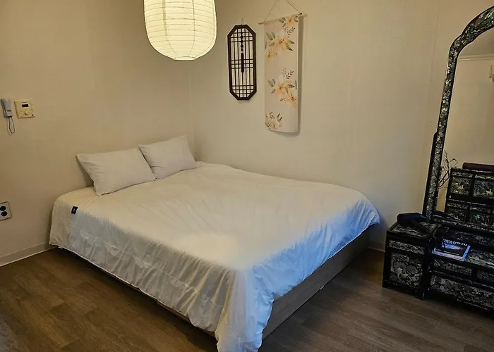 8 Minutes Away From Chungmuro Station, 5박이상 조식, 명동근처 Hill Location Apartamento *