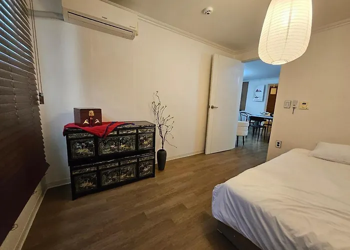 Apartamento 8 Minutes Away From Chungmuro Station, 5박이상 조식, 명동근처 Hill Location *