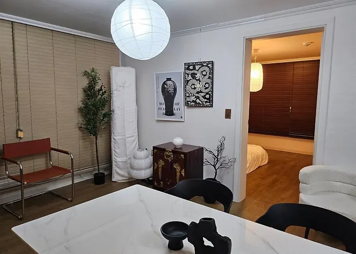 Apartamento 8 Minutes Away From Chungmuro Station, 5박이상 조식, 명동근처 Hill Location Seúl