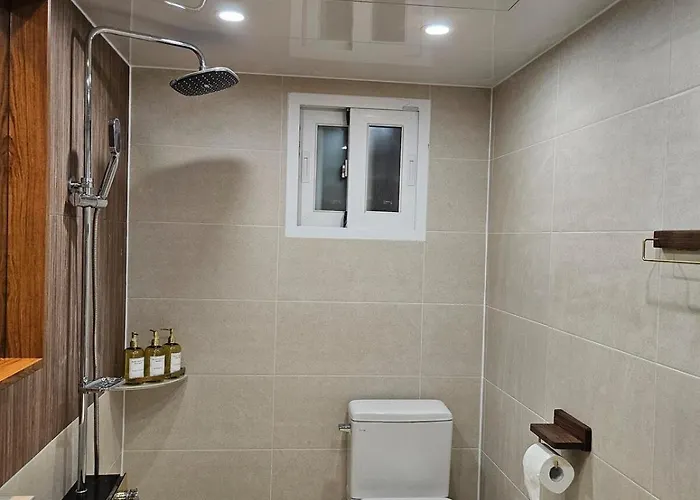 8 Minutes Away From Chungmuro Station, 5박이상 조식, 명동근처 Hill Location Seúl