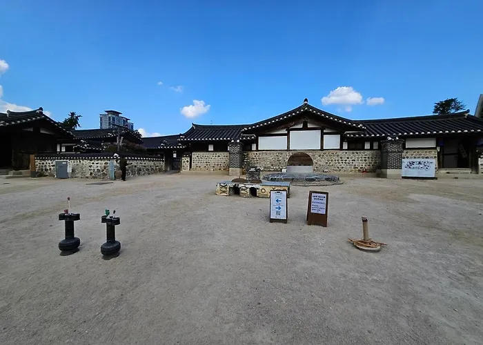 8 Minutes Away From Chungmuro Station, 5박이상 조식, 명동근처 Hill Location