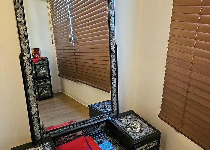 8 Minutes Away From Chungmuro Station, 5박이상 조식, 명동근처 Hill Location Apartamento