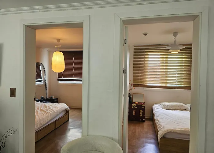 8 Minutes Away From Chungmuro Station, 5박이상 조식, 명동근처 Hill Location Apartamento Seúl